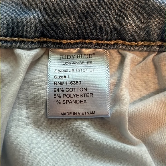 Judy Blue Light Wash High Rise Shorts Size L - Picture 10 of 16